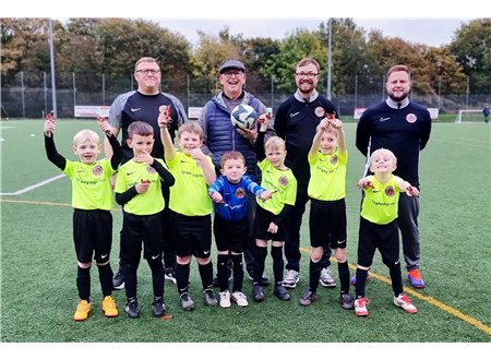 Fundraising for football with Loop key rings